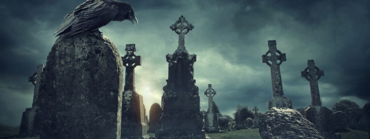 Un cimetière le soir de la Samain - © Elena Schweitzer