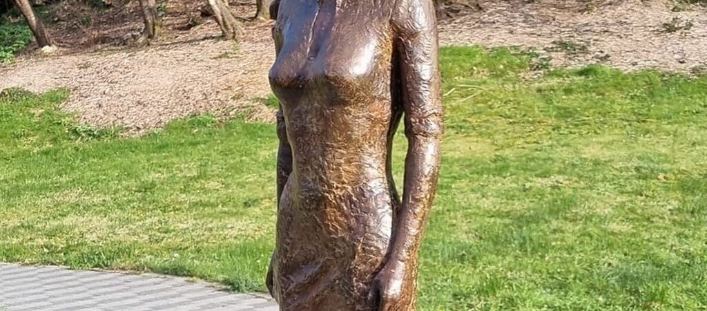 La scultpure de Maureen O'Hara à Glengarriff - Credit: Facebook / @visitglengarriff