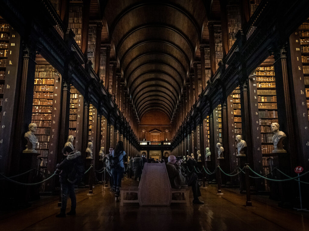 Trinity College the old library now exhibits 4 busts of women • Go to