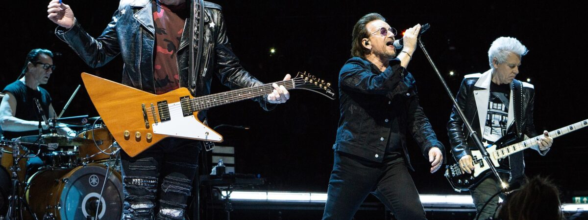 U2 en concert avec Bono et The Edge - Paul Jones - cc