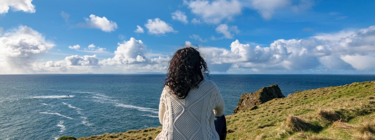 Femme voyageant seule en Irlande - © AlbertMi