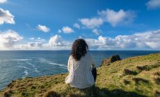 femme voyageant en irlande