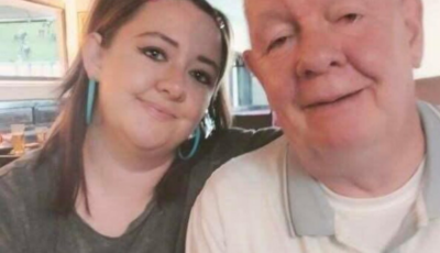 Aoife Byrne, à l'origine du message, pose avec son père - Facebook