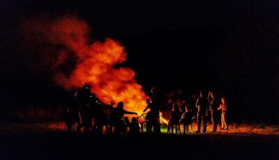 Feu de joie pour la fête irlandaise de Beltaine - Julien