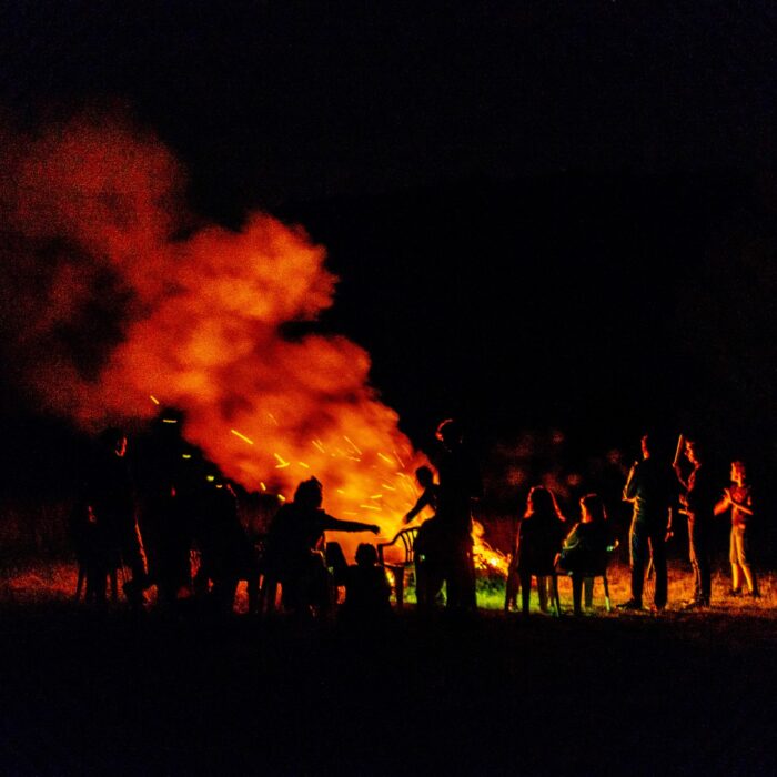 Feu de joie pour la fête irlandaise de Beltaine - Julien