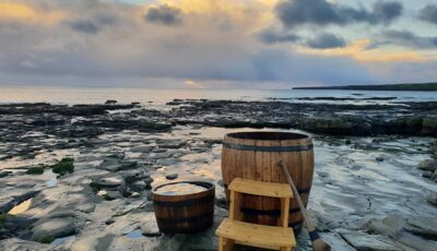 Des bains d'algues en tonneaux sont proposés par La Wild Atlentic Way Seaweeds baths