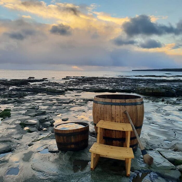 Des bains d'algues en tonneaux sont proposés par La Wild Atlentic Way Seaweeds baths