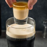 Un irish car bomb ou un irish slammer - Brent Hofacker