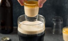 Un irish car bomb ou un irish slammer - Brent Hofacker