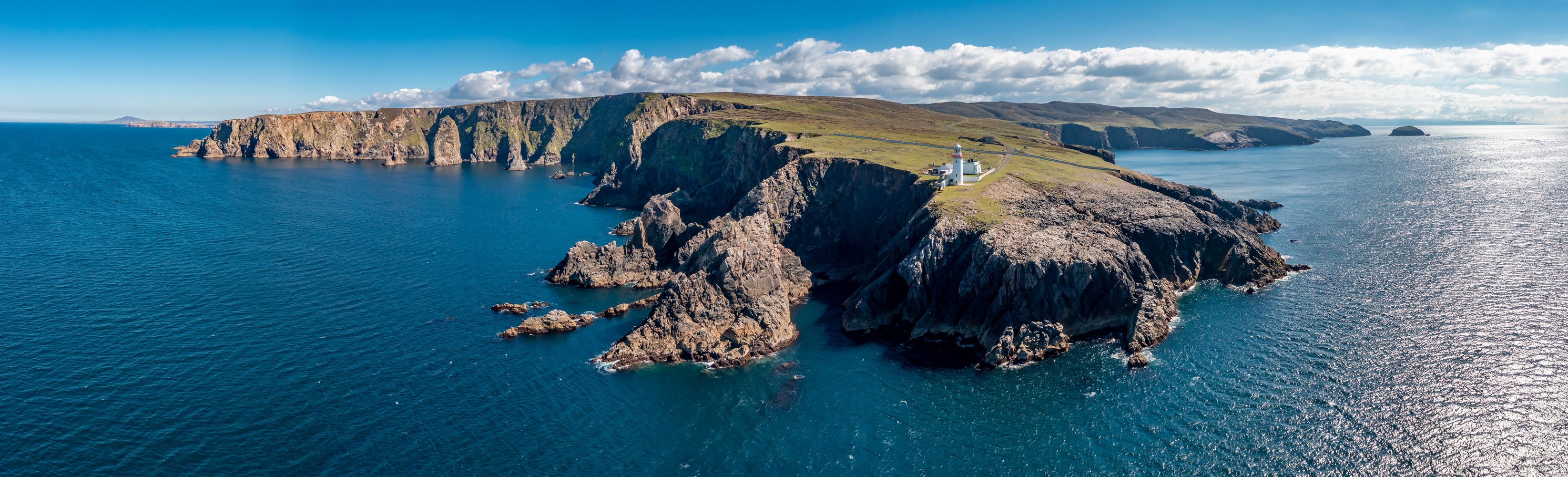 Arranmore Island Lighthouse - © Lukassek