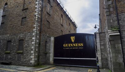 La St James Gate à Dublin, près du Guinness Storehouse - Jens
