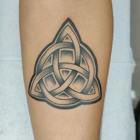 My celtic knot sister trinity tattoo done at Evolved Body Art by Jake A  month old and doing great. Hea… | Celtic knot tattoo, Knot tattoo, Celtic  heart knot tattoo