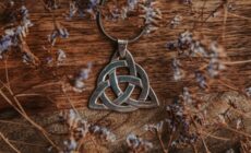 Une Triquetra - Helen