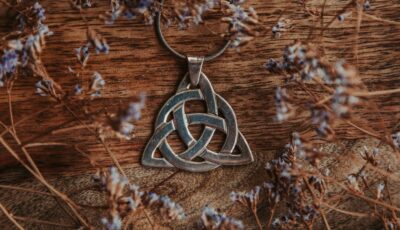Une Triquetra - Helen