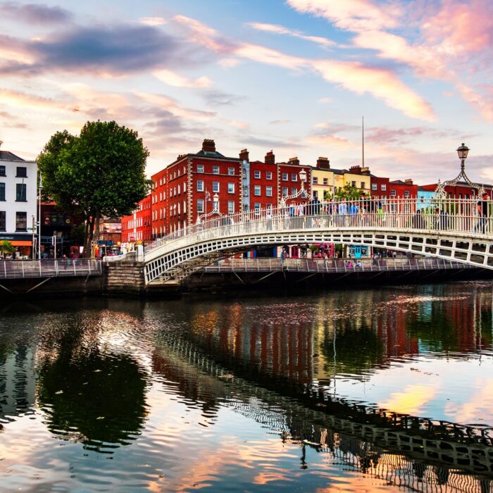 Dublin's Ha'Penny Bridge - © Madrugada Verde