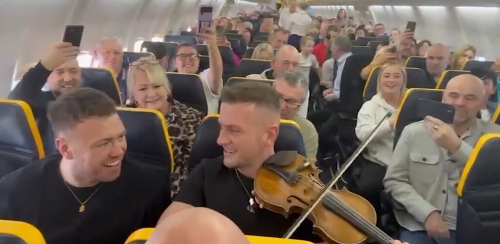 A Ryanair flight turned into an impromptu Irish music concert!