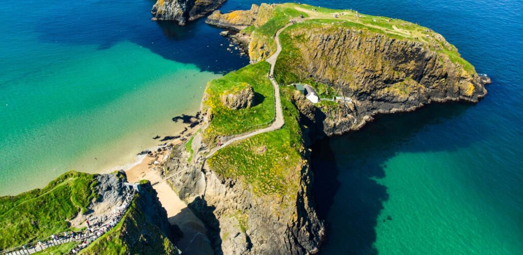 Carrick-a-rede bridge - © MNstudio