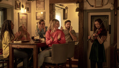 The Craic 1 Traditional music session illustrating craic in an Irish pub