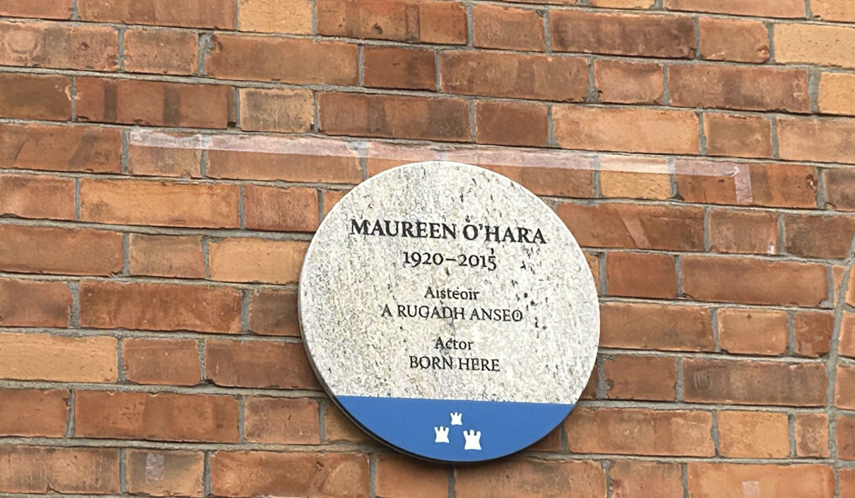 Maureen O'Hara memorial plaque - @ivanabacik (X)