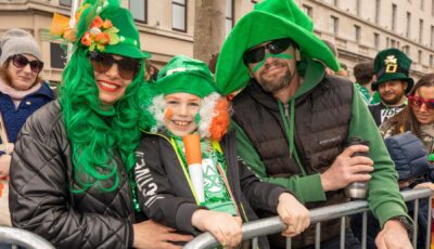 People in green on St Patrick's Day - ©Allen Kiely - Failte Ireland