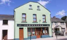Johnston House: Historic Village Retreat