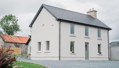 Killarney Old School Road sleeps 6