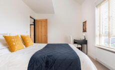 King bedroom en-suit bathroom