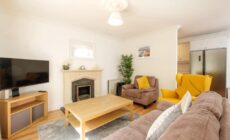 STYLISH & MODERN 6-Bed City Townhouse w/Parking