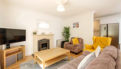 STYLISH & MODERN 6-Bed City Townhouse w/Parking