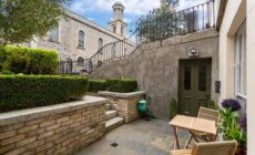 Spectacular 2 Bedroom Apartment with Sunny Garden & Terrace