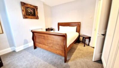 Stay at Granny’s, 4 bed terrace on Iconic Canal