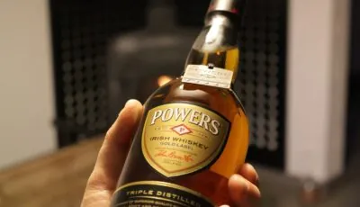 Whisky in Ireland and Scotland: which country is better? 4 Powers whiskey - Ireland Guide.com