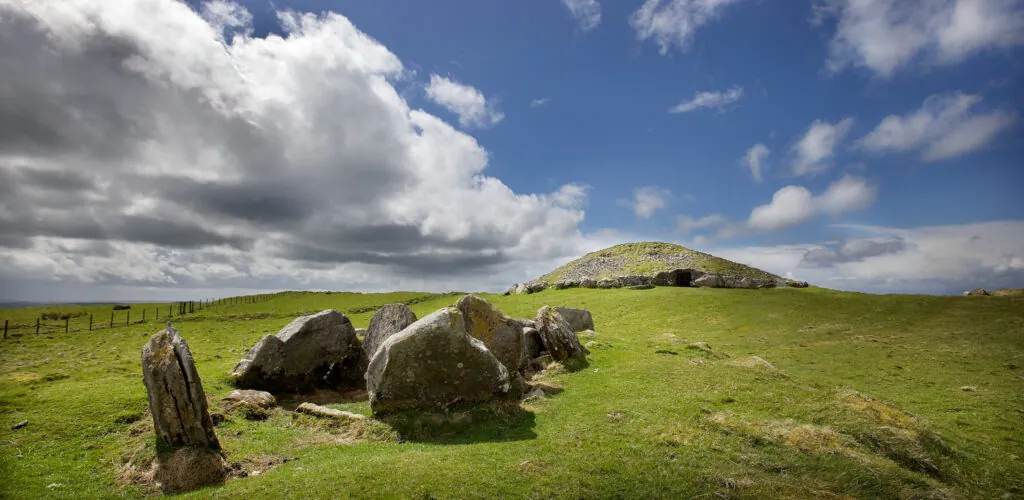 Ireland: Loughcrew, an Irish Neolithic site vandalized
