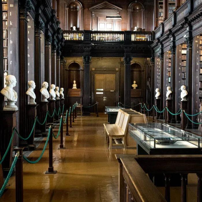 La Old Library et ses bustes - seagen - cc