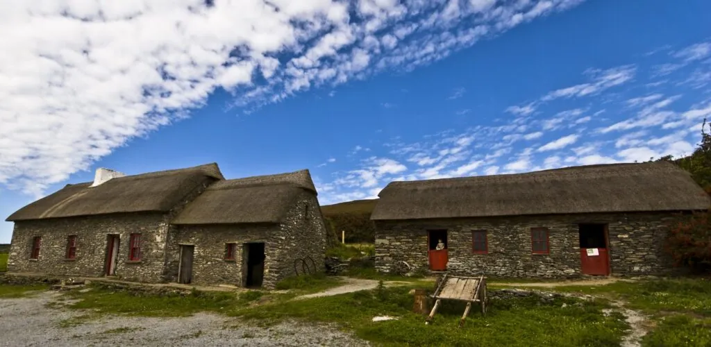 irish famine cottage 1 scaled