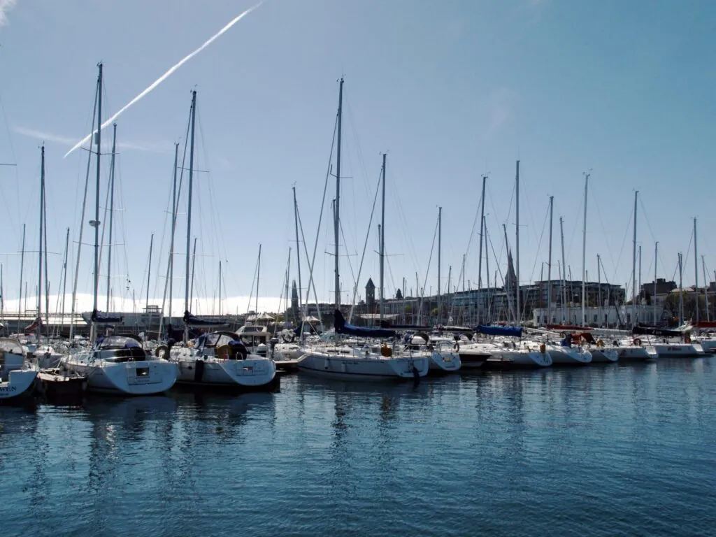 dun laoghaire harbour e1474449942115 scaled