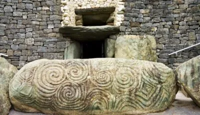 Newgrange 4 Entrance and carved stone at Newgrange