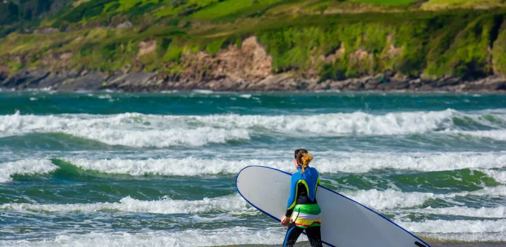 A surfer in Ireland - © grafxart