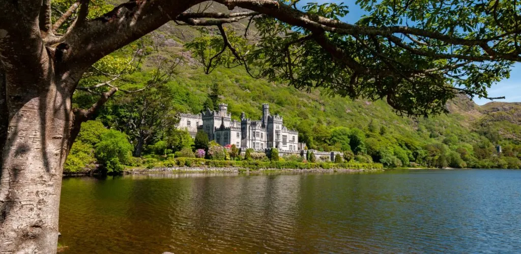 10 Things That Can Help You Travel Ireland with Confidence
