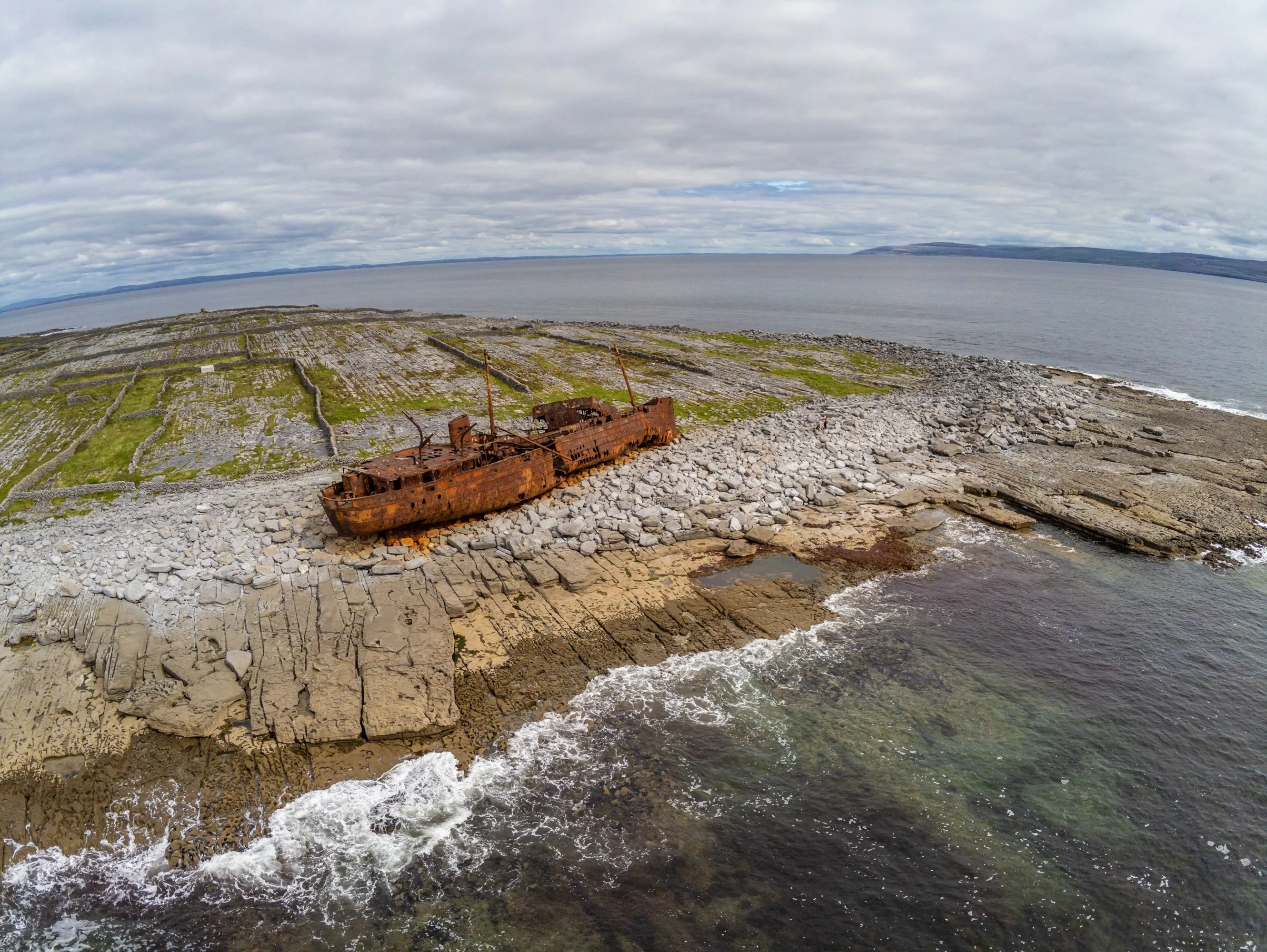 bateau abandonne inisheer