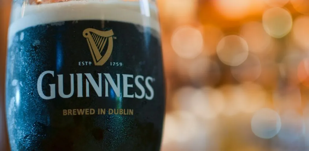 Insolite – According to a survey, moustachioed people waste up to a pint a year on their moustache.