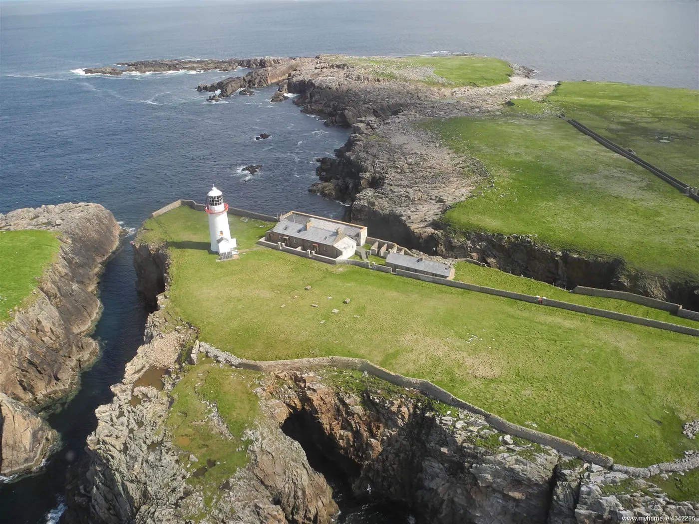 rathlin o birne island lighthouse 01
