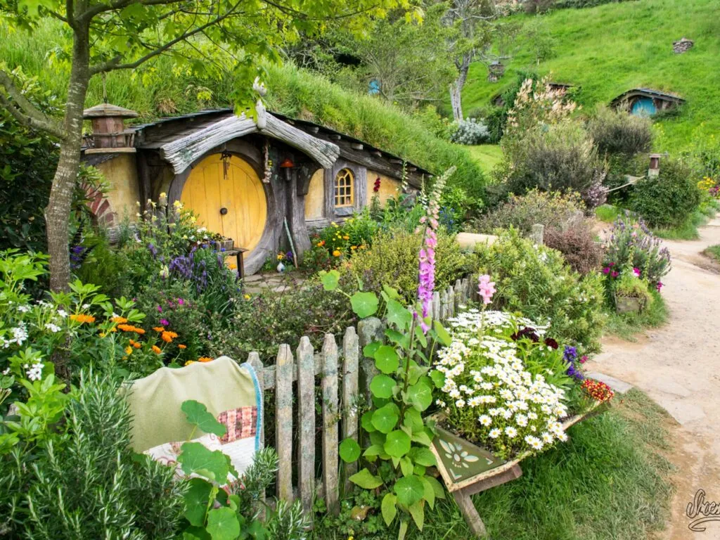 glenview gardens hobbit house