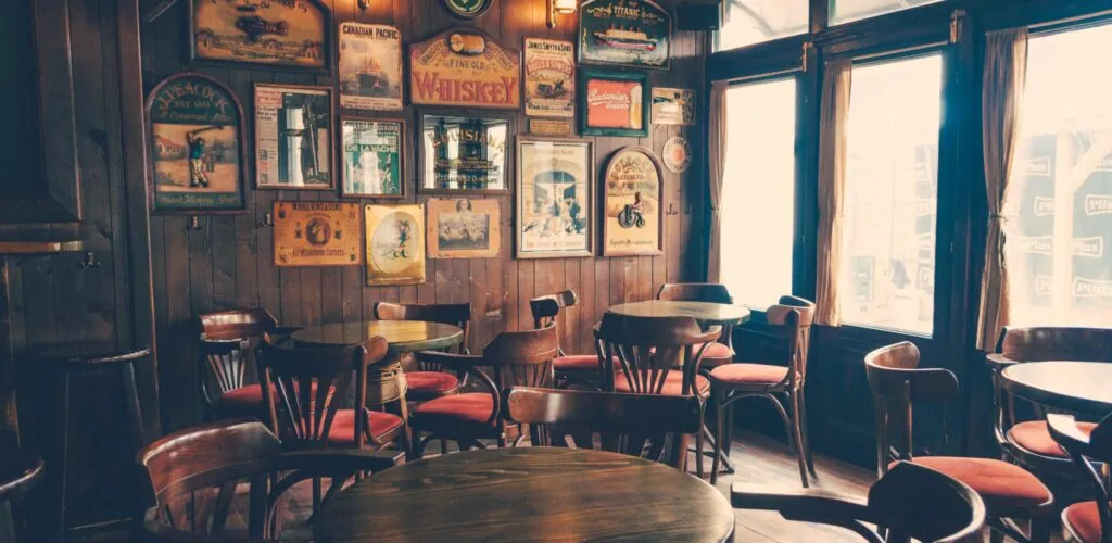 Ireland: 3000 Irish pubs reopen today!