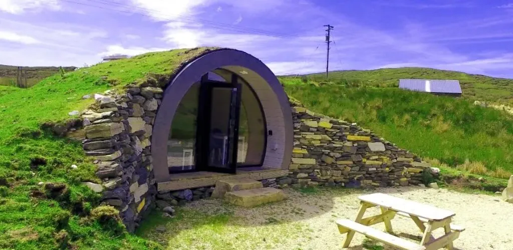 Ireland: this Airbnb looking like a hobbit’s house, named best accommodation!