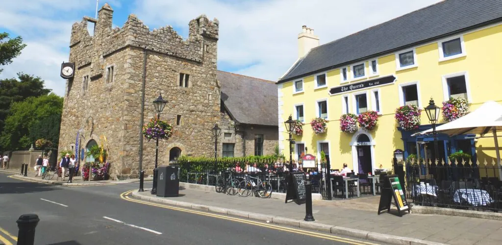 Dalkey: 275-year-old Irish pub closes its doors