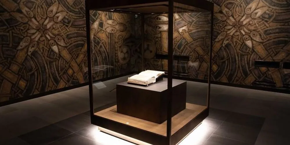 Trinity College: the Book of Kells on display in a high-tech showcase!