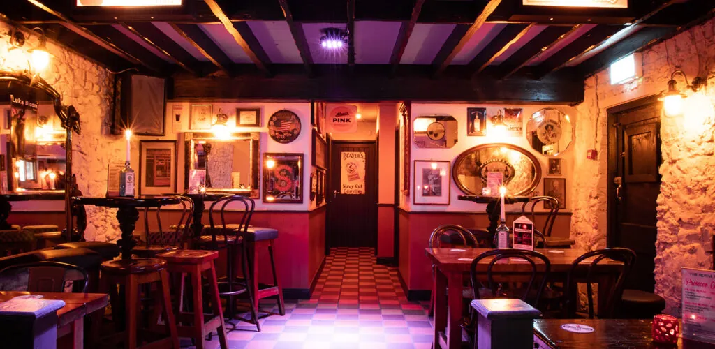 Dream Job Alert: an Irish pub in Ireland is looking for a Guinness tester!