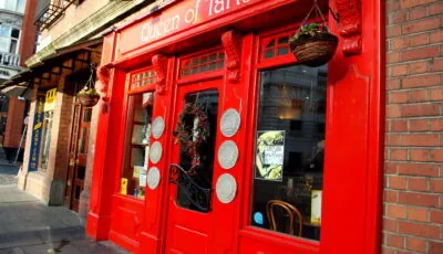 The front of Queen of Tarts - Laura LaRose - cc