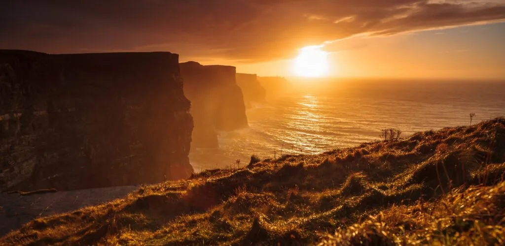 Why Choose a Travel Agency to Organize a Trip to Ireland?